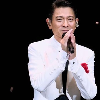 Insiden Menyedihkan Andy Lau Jatuh di Atas Panggung