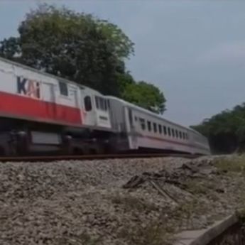 Detik-Detik Commuter Line Walahar Anjlok di Purwakarta