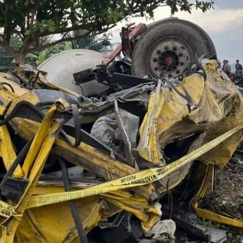 Fakta Mengerikan Truk Mixer Hantam Kereta Api Taksaka di Jalan Sedayu