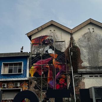 Seniman Mancanegara Hiasi Tembok-tembok PFN Heritage dengan Karya Grafiti