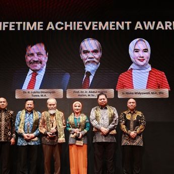 Berkontribusi Majukan Industri Dalam Negeri, Nicke Widyawati Dianugerahi Lifetime Achievement Awards