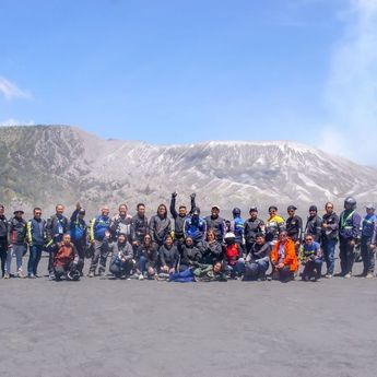 Rayakan Setahun Petualangan Komunitas, Suzuki Indonesia Beri Dukungan V-Strom Indonesia Owners di Bromo