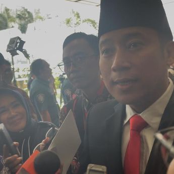 Jadi Anggota DPR RI, Ini Potret Terbaru Denny Cagur Tampil Pakai Jas