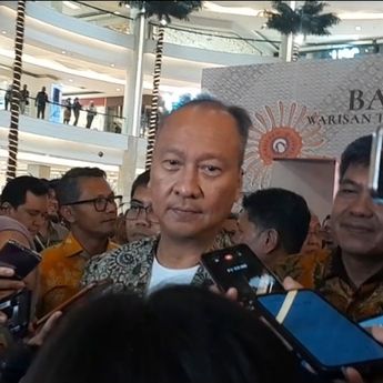 Cara Agus Gumiwang Lestarikan Batik di Lingkungan Kemenperin