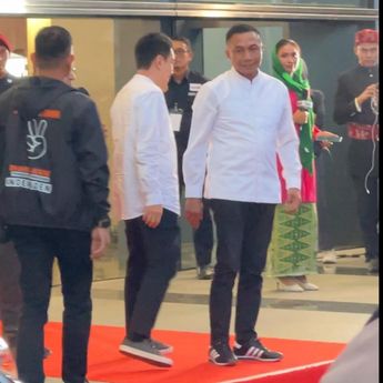 Debat Pilkada Jakarta, Dharma Pongrekun Pakai Sepatu Adidas