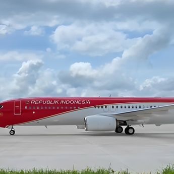 Pesawat Boeing 737 Kepresidenan Mendarat Perdana di Bandara Nusantara