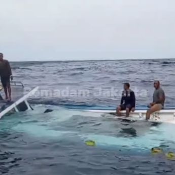 Detik-detik Menegangkan Perahu Berpenumpang 32 Orang Alami Kebocoran Nyaris Tenggelam