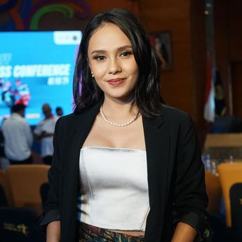 Jadi Host MotoGP, Angie Ang Spill Kedekatan Khusus dengan Rider Top Dunia