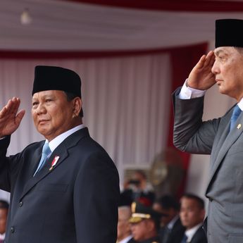 Semarak Warga Sambut Prabowo dan Menhan Sjafrie Naik Maung Setelah Serah Terima Jabatan