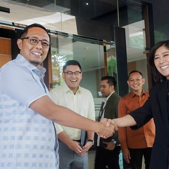 Menkomdigi Meutya Hafid Bertemu Hasan Nasbi, Bahas Komunikasi yang Akurat dan Transparan