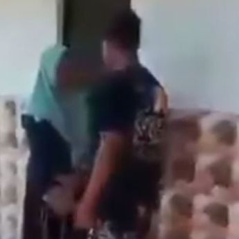 Viral Dua Sejoli Kepergok Mesum di Toilet Umum Lapangan Desa, Warga Langsung Murka