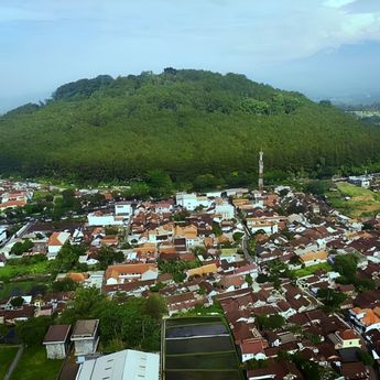 Gunung Tidar Tempat Menteri Prabowo Retreat Disebut Pakunya Tanah Jawa, Kenapa?