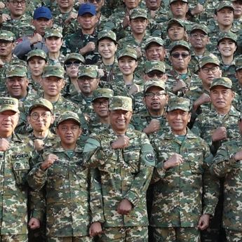 BG Pakai Topi Jenderal Bintang Empat di Akmil, Prabowo Aja Enggak