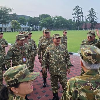 Momen Prabowo Pamer Keindahan Alam Desa Sukomakmur di Sela-sela Retret