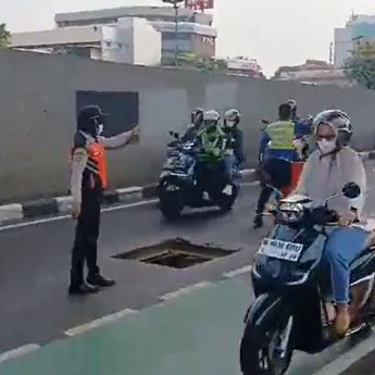 Tutup Gorong-gorong di Flyover Pancoran Hilang, Bikin Lalu Lintas Padat