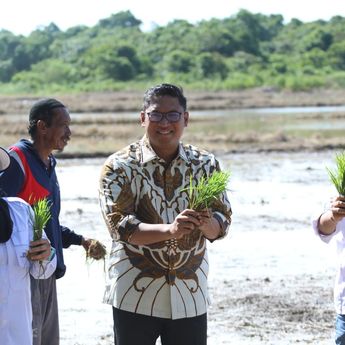 Prabowo Mau Hapus Utang Petani, Wamentan Sudaryono: Kita Ikuti Prosesnya