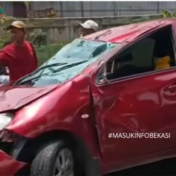 Video Nissan March Ringsek Tak Berbentuk Usai Kecelakaan Mengerikan di Tol Bekasi Barat