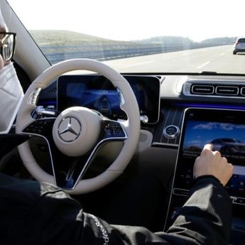 Mercedes-Benz Tingkatkan Kecepatan Fitur Drive Pilot Level 3 ke 95 Km/Jam