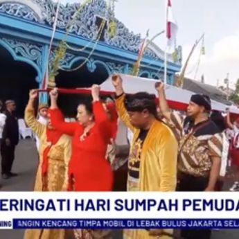 Peringati Hari Sumpah Pemuda, Keraton Solo Bersama Ribuan Pelajar Bentangkan Bendera Merah Putih Sepanjang 1000 Meter