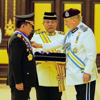 Raja Malaysia Kasih Penghargaan ke Kapolri