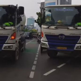 Truk Molen Tersangkut Kabel Listrik di Mampang Prapatan Bikin Macet Panjang