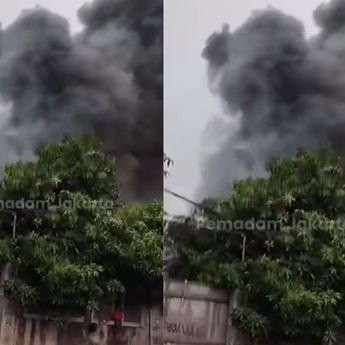 VIDEO: Detik-detik Bangunan di Kedoya Terbakar Hebat