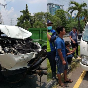 Lexus Putih Ringsek Usai Kecelakaan Beruntun di Cawang