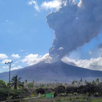 Kamis Pagi, Gunung Lewotobi Laki-laki Kembali Erupsi Setinggi 4.084 MDPL