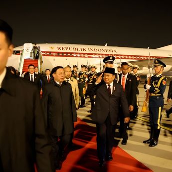 Prabowo Tiba di Beijing untuk Kunjungi Xi Jinping, Disambut Jajar Kehormatan di Bandara