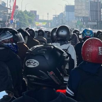 Situasi Lalu Lintas di Pondok Cabe Macet Parah Pagi Ini