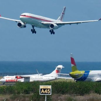 68 Penerbangan di Bali Dibatalkan Akibat Erupsi Gunung Lewotobi