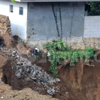 Ngeri Penampakan Longsor Kolam Pesantren Tewaskan 4 Santri di Sukabumi