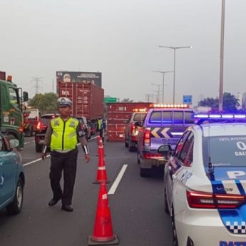 Pantes Macet Parah dari Tanjung Priok ke Pluit, Ternyata Truk Terbalik