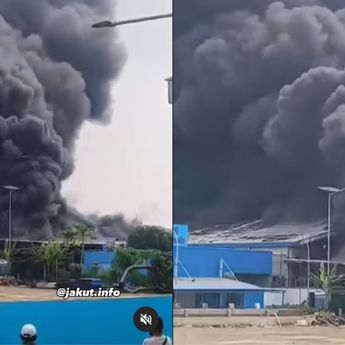 Sebuah Gudang di Penjaringan Jakut Kebakaran Hebat, Asap Hitam Mengepul