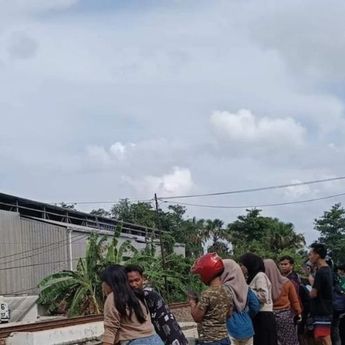 Perempuan Tewas Dihantam Kereta Api di Karawang