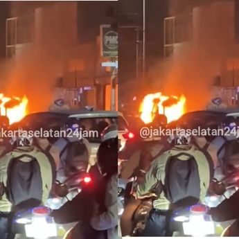 VIDEO Detik-detik Angkot Terbakar Sampai Tak Tersisa di Pasar Minggu