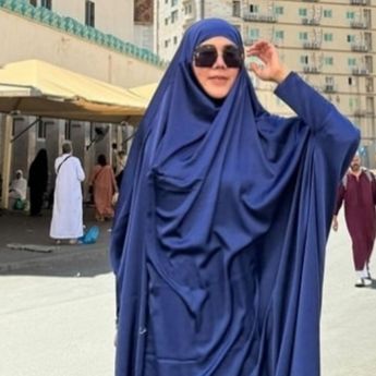 Transgender Isa Zega Dikecam Usai 3 Kali Umrah Bergaya Perempuan