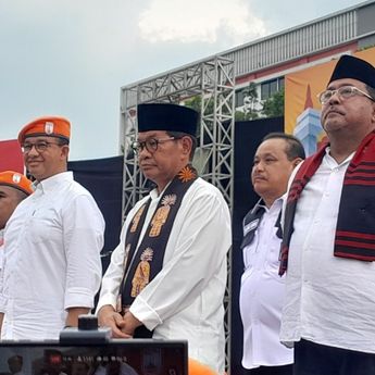 Anies Baswedan Hadiri Apel Siaga dan Rapat Akbar Warga Kawal TPS Pramono-Rano