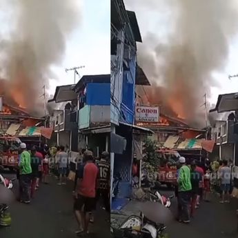 Kebakaran Mengerikan Terjadi di Johar, Warga Berhamburan Keluar Rumah