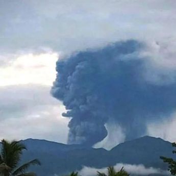 Gunung Dukono di Halmahera Utara Meletus Lagi, Hembuskan Awan Panas Setinggi 1.300 Meter