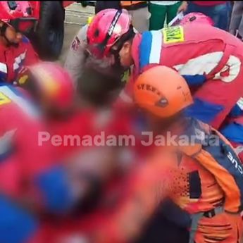 VIDEO Detik-detik Penyelamatan Bocah 9 Tahun Terseret Arus Selokan di Lenteng Agung