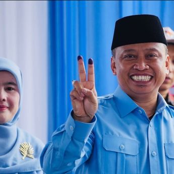 Potret Supian Suri Semringah Nyoblos, Suaranya Unggul Saat Ini di Pilkada Depok