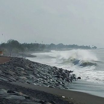 BMKG: Waspada Gelombang Laut 2,5 Meter di Laut Bali