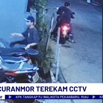 Terekam Kamera, Pelaku Curanmor Gasak Motor di Kafe Depok Meski Ban Kempes