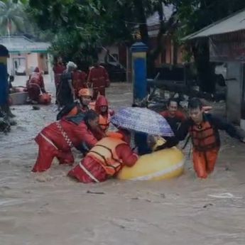 BNPB Bangun Jembatan Darurat di Sukabumi Buat Kirim Bantuan