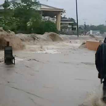 Ngerinya Dermaga Pelabuhan Ratu Sukabumi Jebol, Air Meluber hingga Rendam Rumah Warga