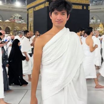 Dibandingkan dengan Isa Zega, Ragil Mahardika Lakukan Umrah Pakai Kain Ihram