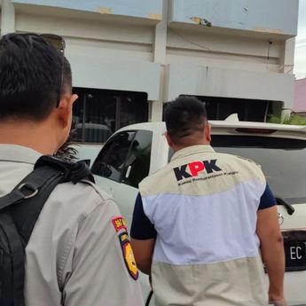 KPK Geledah Kantor Disnakertrans Bengkulu