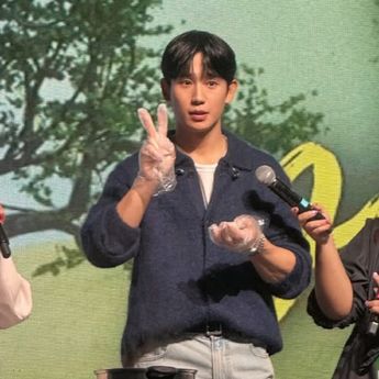 Jung Hae In Main Bola Bekel hingga Masak Klepon di Fan Meeting Jakarta