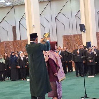 Siti Fauziah Resmi Dilantik Jadi Sekjen MPR RI, Muzani Pandu Sumpah Jabatan